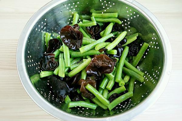 豆角木耳炒肉丝的做法图解7