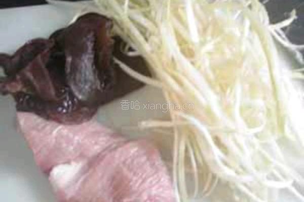 韭黄炒肉丝的做法图解1