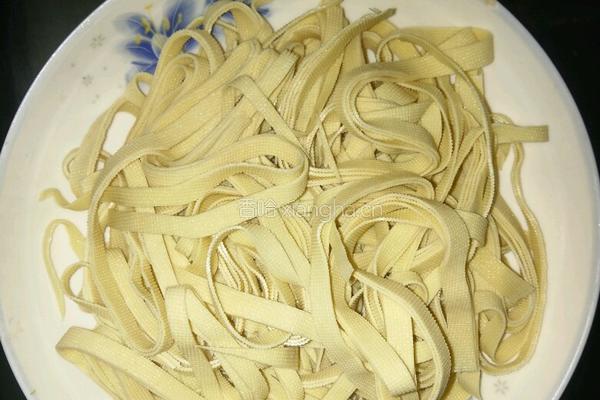 凉拌什锦豆芽的做法图解1
