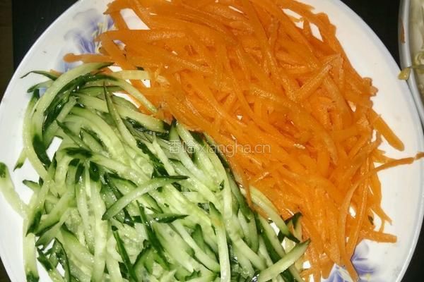 凉拌什锦豆芽的做法图解2