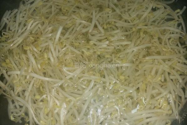凉拌什锦豆芽的做法图解3