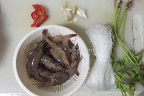 蒜蓉粉丝蒸开背虾的做法图解1