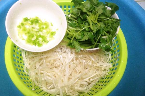 鲫鱼金针菇汤的做法图解4