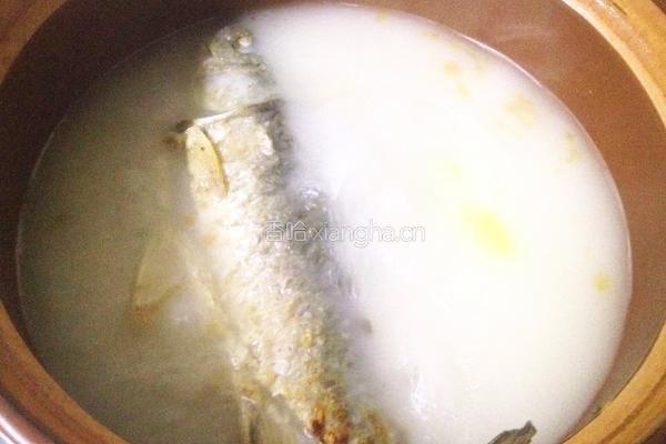 鲫鱼金针菇汤的做法图解8