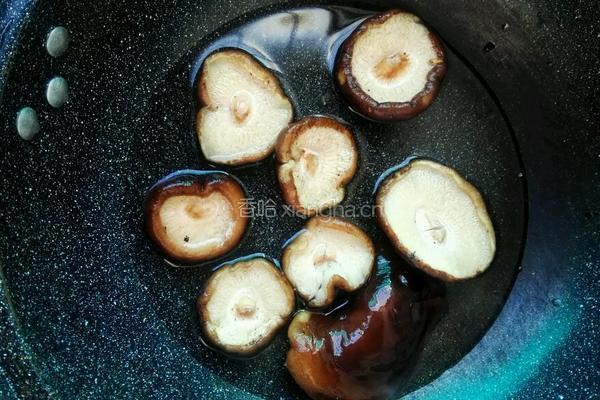 豇豆香菇蒸肉的做法图解2