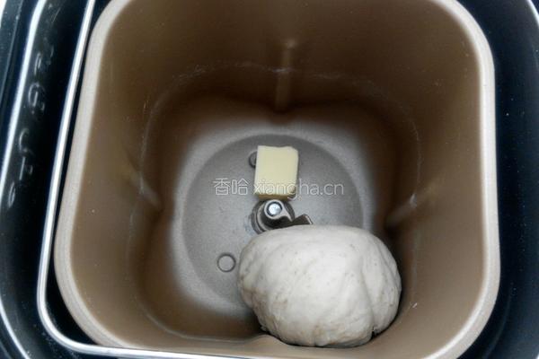 香菇红肠培根披萨（9寸）的做法图解2