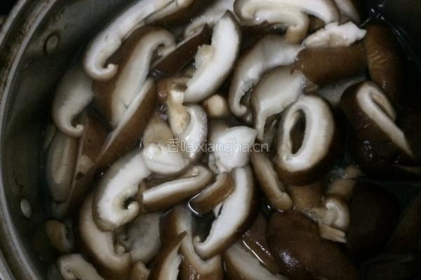瘦肉炒蘑菇的做法图解4