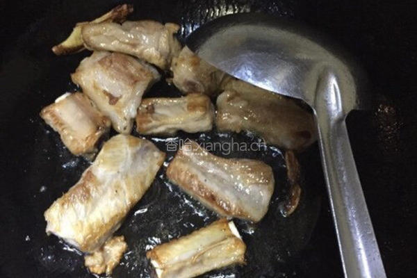 胡萝卜板栗排骨的做法图解6
