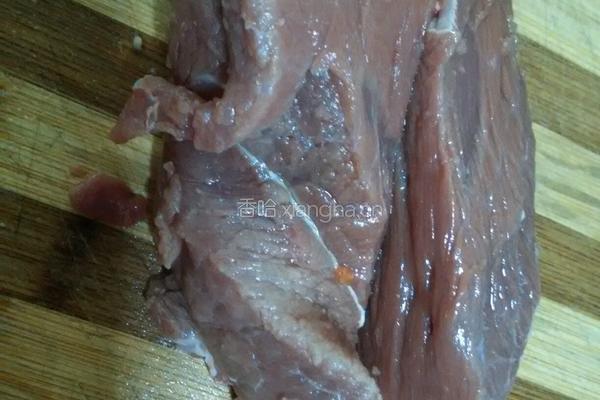 牛肉胡萝卜馅饺子的做法图解1