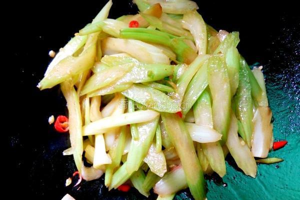 西芹炒肉的做法图解7