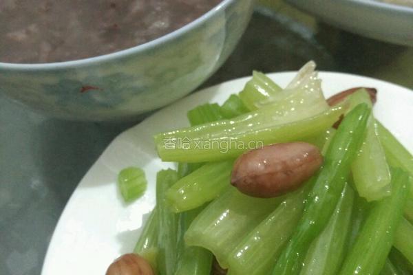 西芹花生的做法图解6