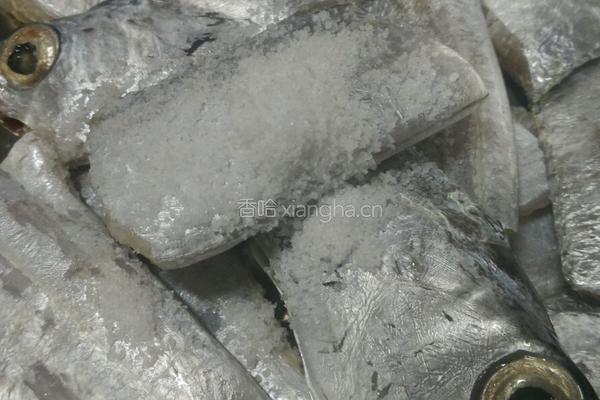 炸带鱼的做法图解2