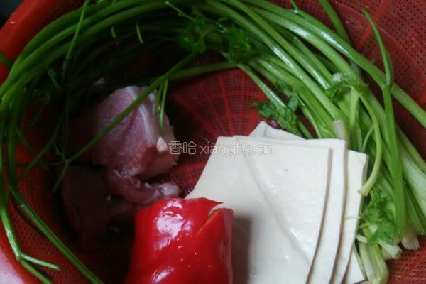 芹菜香干肉丝的做法图解1