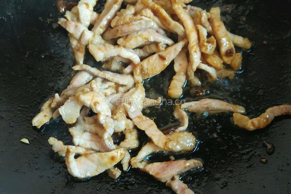 冻豆腐蒜苗炒肉的做法图解7