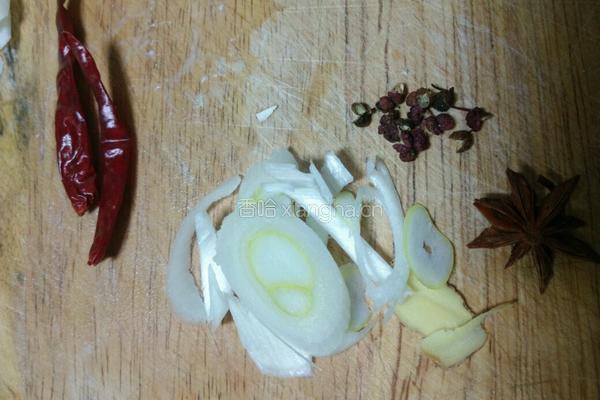 青菜炖豆腐的做法图解1