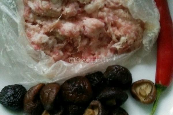 香菇酿肉的做法图解1