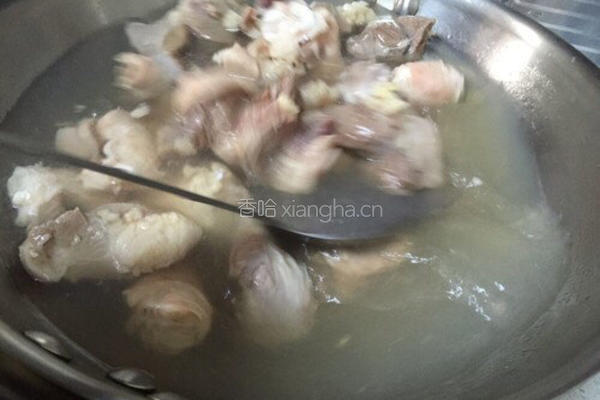 沙茶羊腿煲的做法图解1