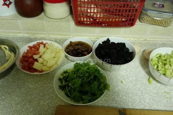 泰椒烩面片的做法图解1