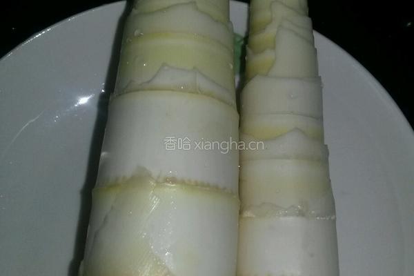 腊肉炒竹笋的做法图解1