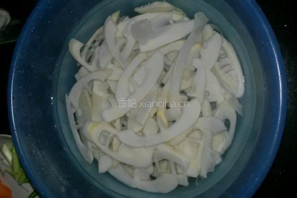 腊肉炒竹笋的做法图解5