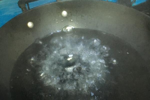 凉拌茼蒿胡萝卜的做法图解2