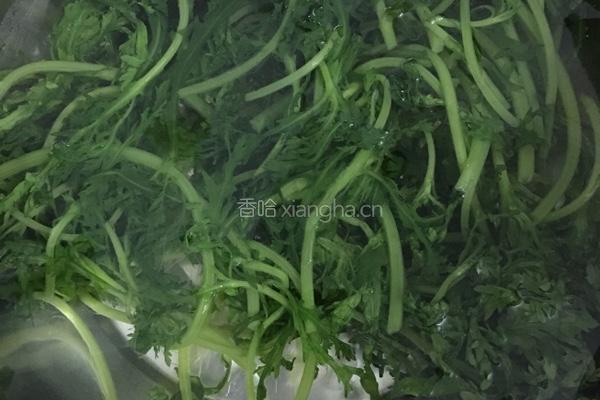 凉拌茼蒿胡萝卜的做法图解4