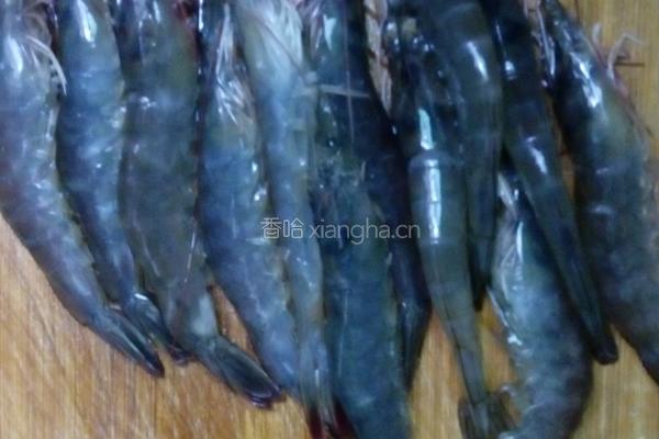 炸凤凰尾虾的做法图解1
