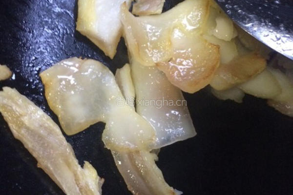 大蒜炒腊肉的做法图解6