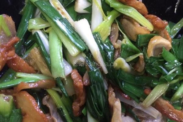 大蒜炒腊肉的做法图解11