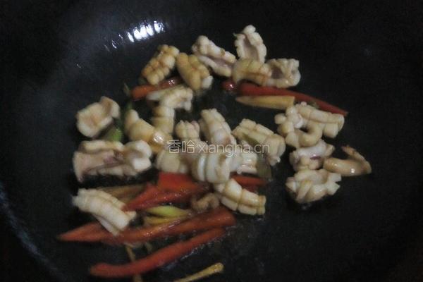 鱿鱼炒菜花的做法图解4