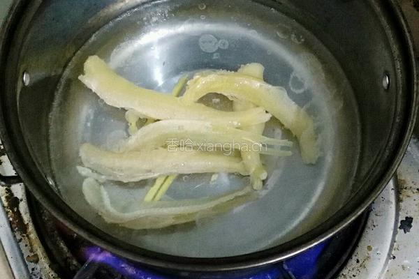 白菜鱼干高汤的做法图解3