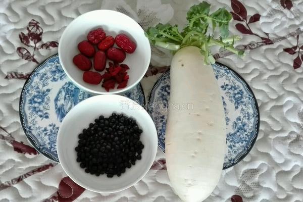 红枣白萝卜黑豆汤的做法图解1