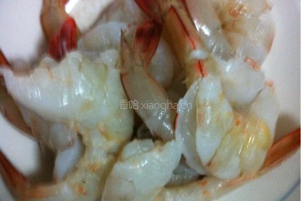 油爆虾球的做法图解1