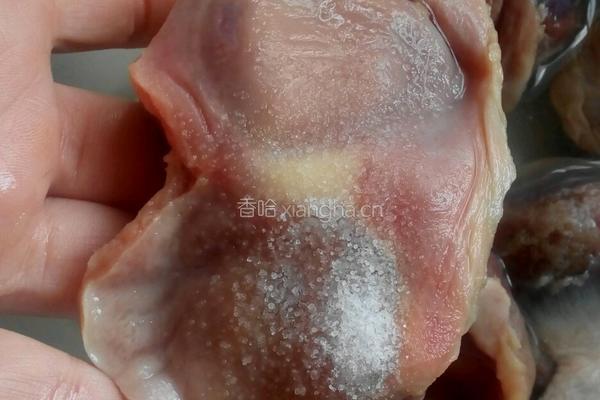 青红椒炒鸭胗的做法图解2