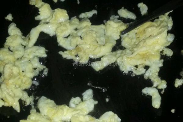 酱油萝卜干蛋炒饭的做法图解1