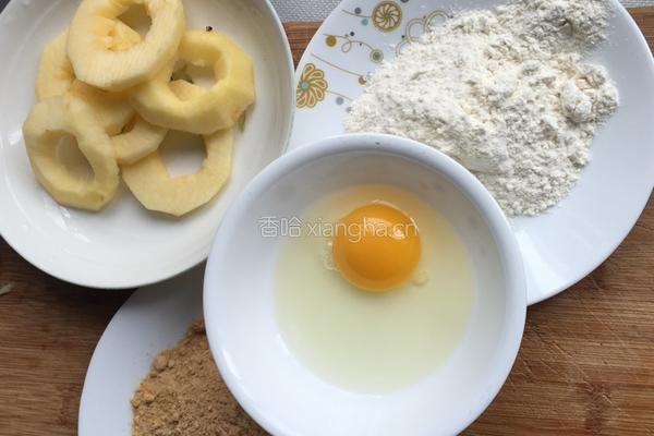 甜甜苹果圈的做法图解1