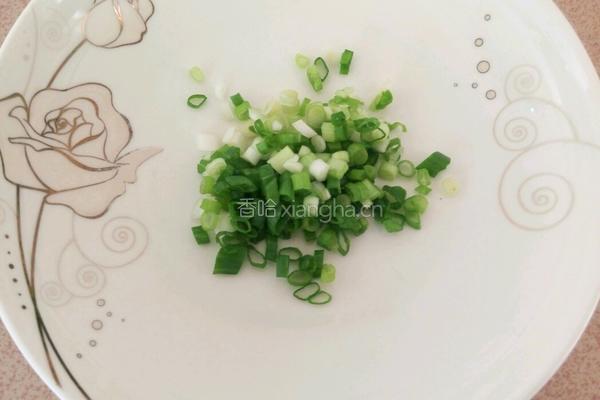 饺子皮葱油饼的做法图解2