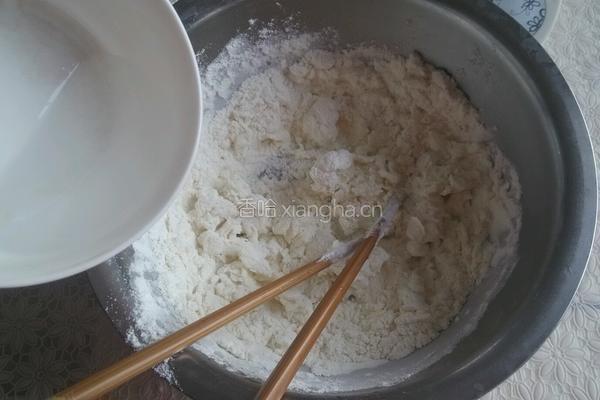 拔丝空心琉璃丸子的做法图解2