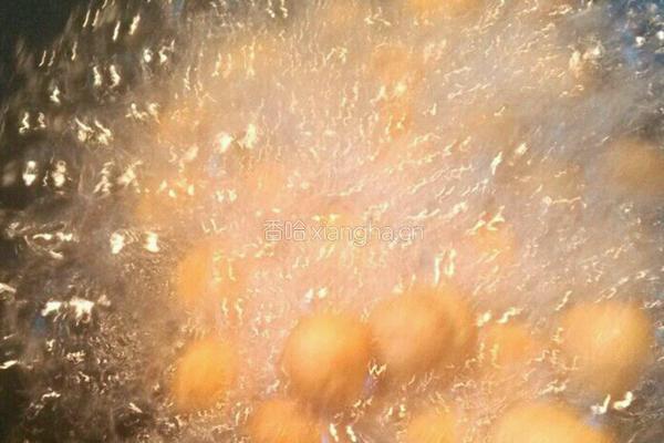 拔丝空心琉璃丸子的做法图解8