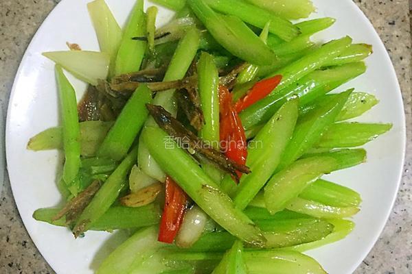 西芹炒方鱼的做法图解4