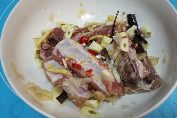 八宝豆豉粉蒸排骨的做法图解7