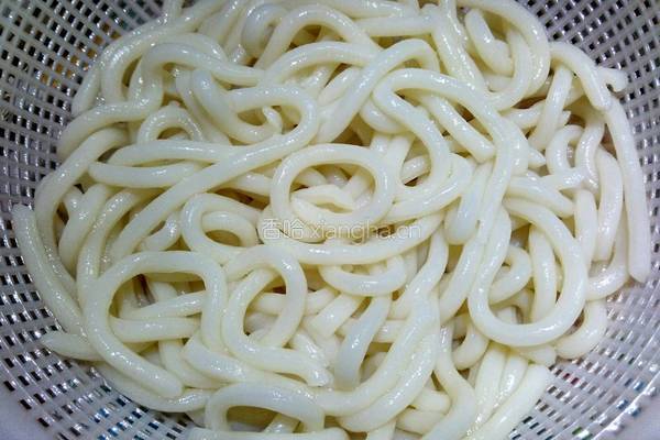 彩蔬炒乌冬面的做法图解3
