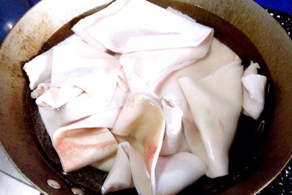 肉皮冻之年年有鱼的做法图解2