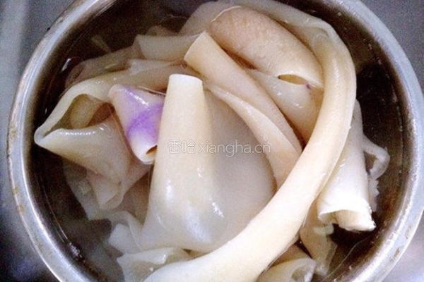 五彩肉皮冻之富贵花开的做法图解7
