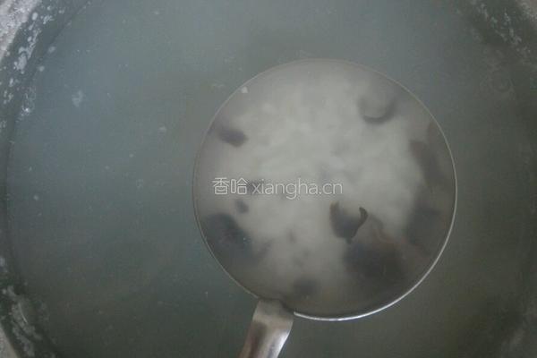 南瓜木耳糯米粥的做法图解5
