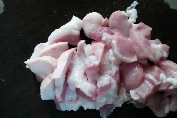 猪肉炒菜花的做法图解2