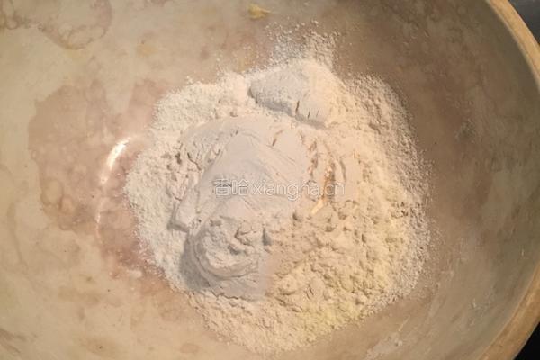 芝麻红豆小面包的做法图解1