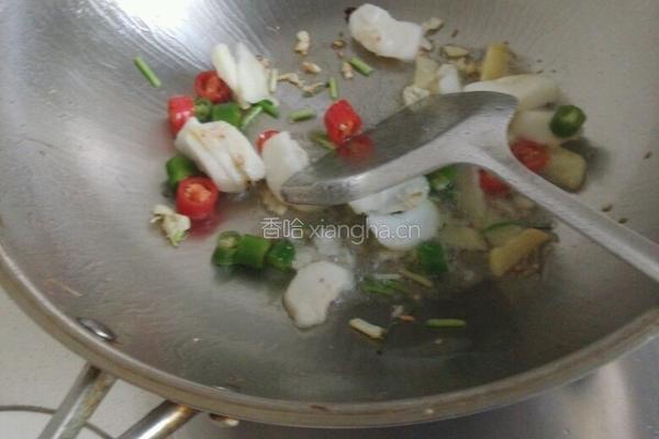 马蹄炒河虾的做法图解4