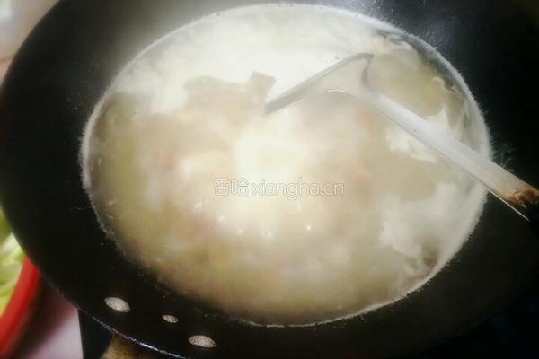 平菇瘦肉汤的做法图解5