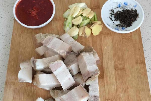 茶香砂锅腐乳肉的做法图解1